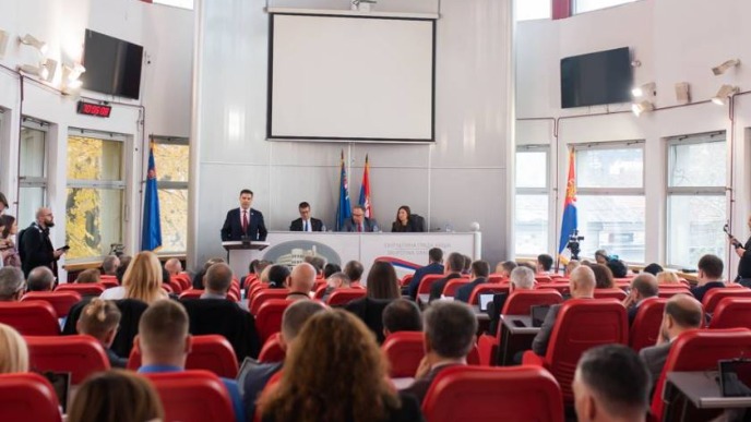 Usvojena Novakovićeva ostavka